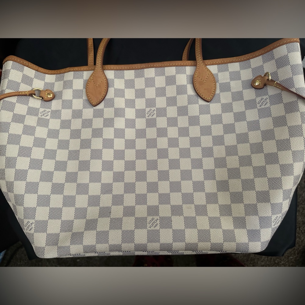 Authentic Louis Vuitton Neverfull MM! With original paperwork